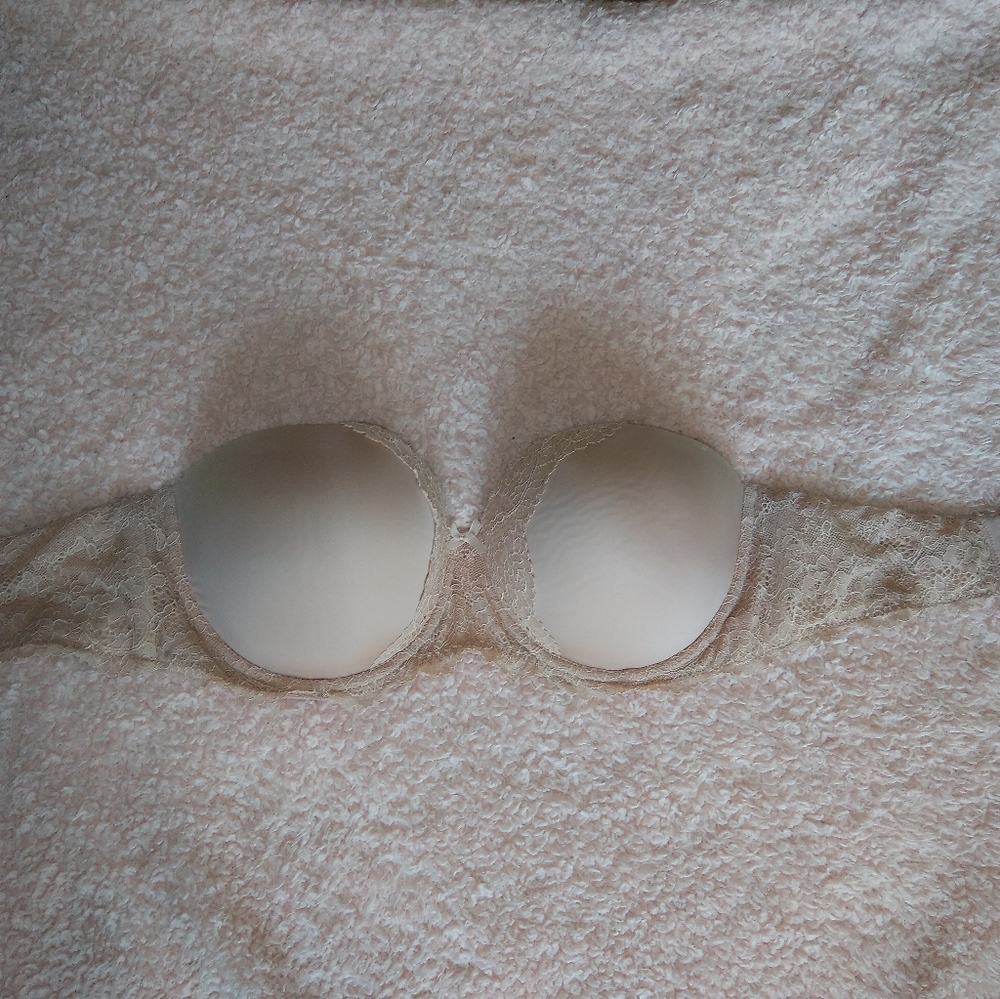 Victoria's Secret 34DDD Nude Lace trim Strapless Bra